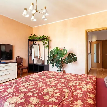 Two Spacious Bedrooms 1 Minute To Metro Stop Milano