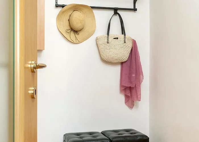 Two Spacious Bedrooms 1 Minute To Metro Stop