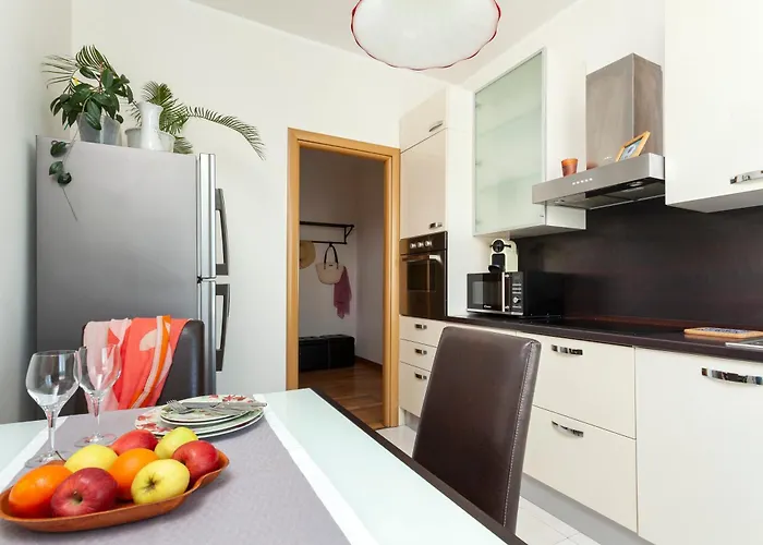 Two Spacious Bedrooms 1 Minute To Metro Stop * Milán