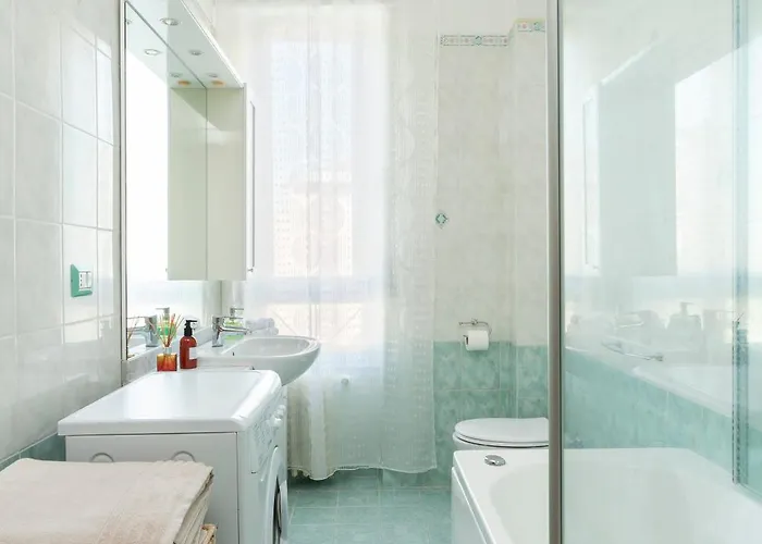 Two Spacious Bedrooms 1 Minute To Metro Stop Milán